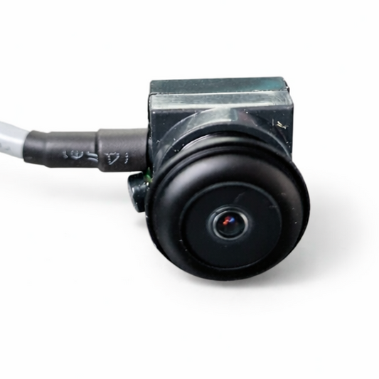 AOMWAY JST-P 600 FPV Kamera 600TVL PAL Analog Frontansicht auf weißem Hintergrund