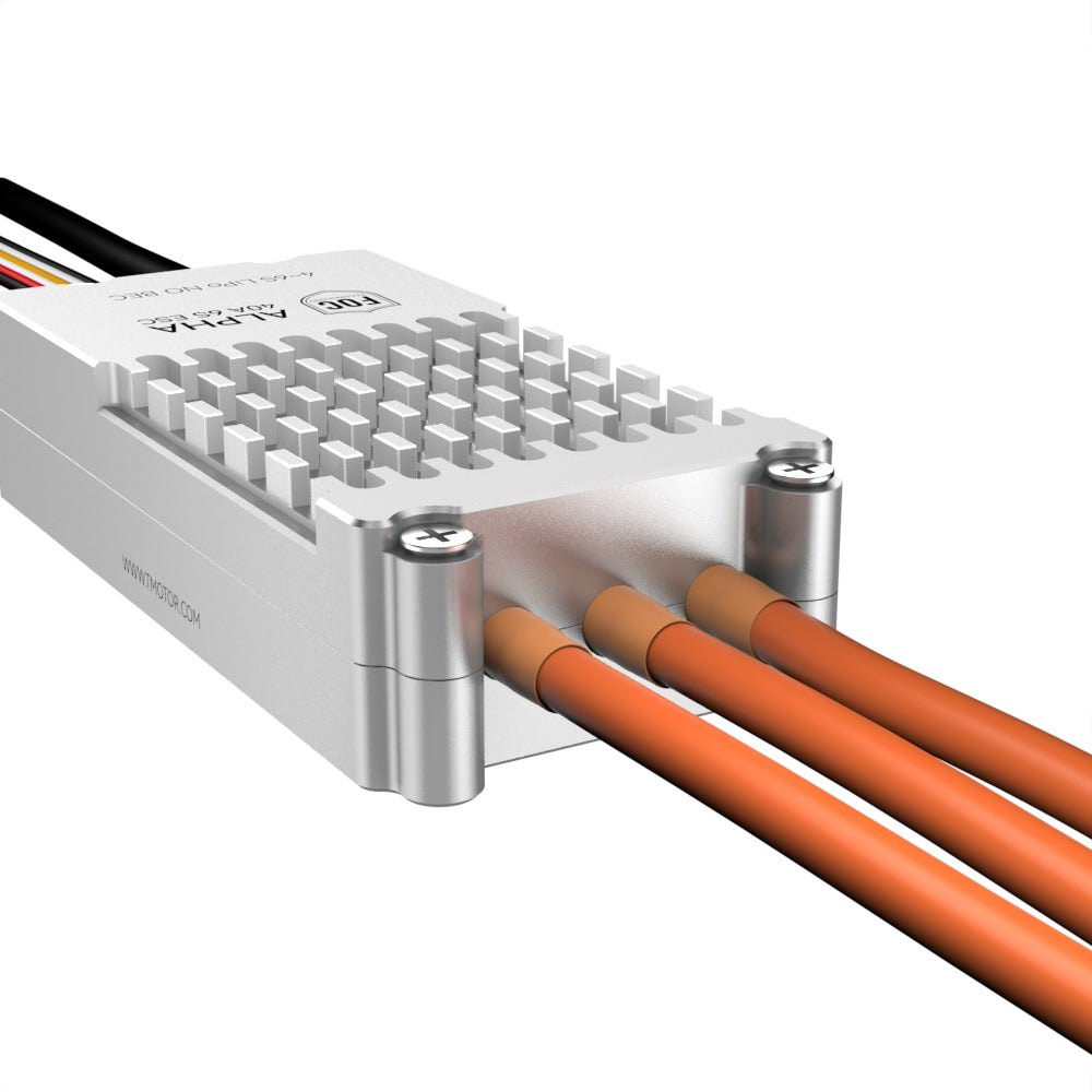 T-Motor ALPHA 40A 6S FOC UAV ESC – Detailansicht Motorkabel und Kühlkörper