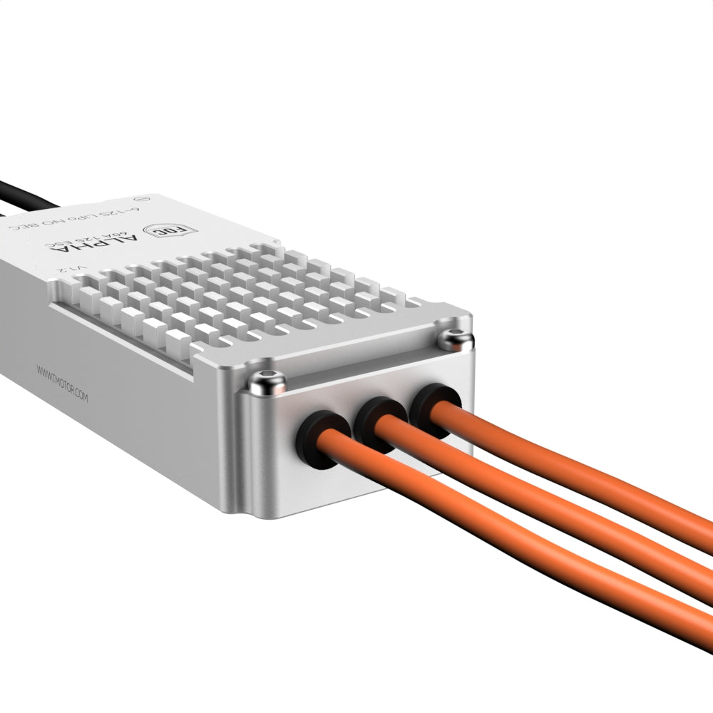 T-Motor ALPHA 60A 12S V1.2 FOC ESC – Detailansicht Motorleitungen und Kühlgehäuse
